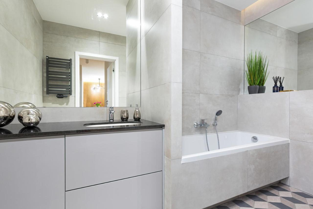 Mennica Residence - City Center By Renters Prestige Varsavia Esterno foto